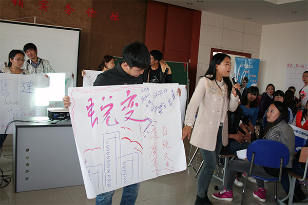 雄鷹高飛，自強(qiáng)不息